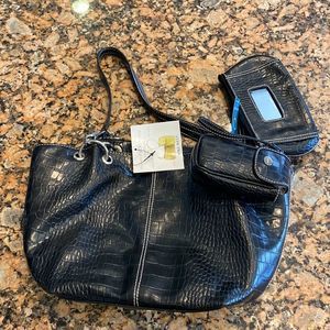 NWT Nine West Metro Shop Croco kit. Purse, makeup bag and phone”?” Cover.